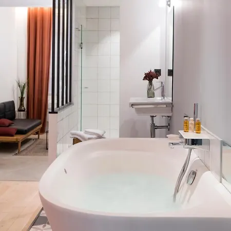 מלון Mihotel Charite