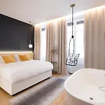 Mihotel Charite Отель